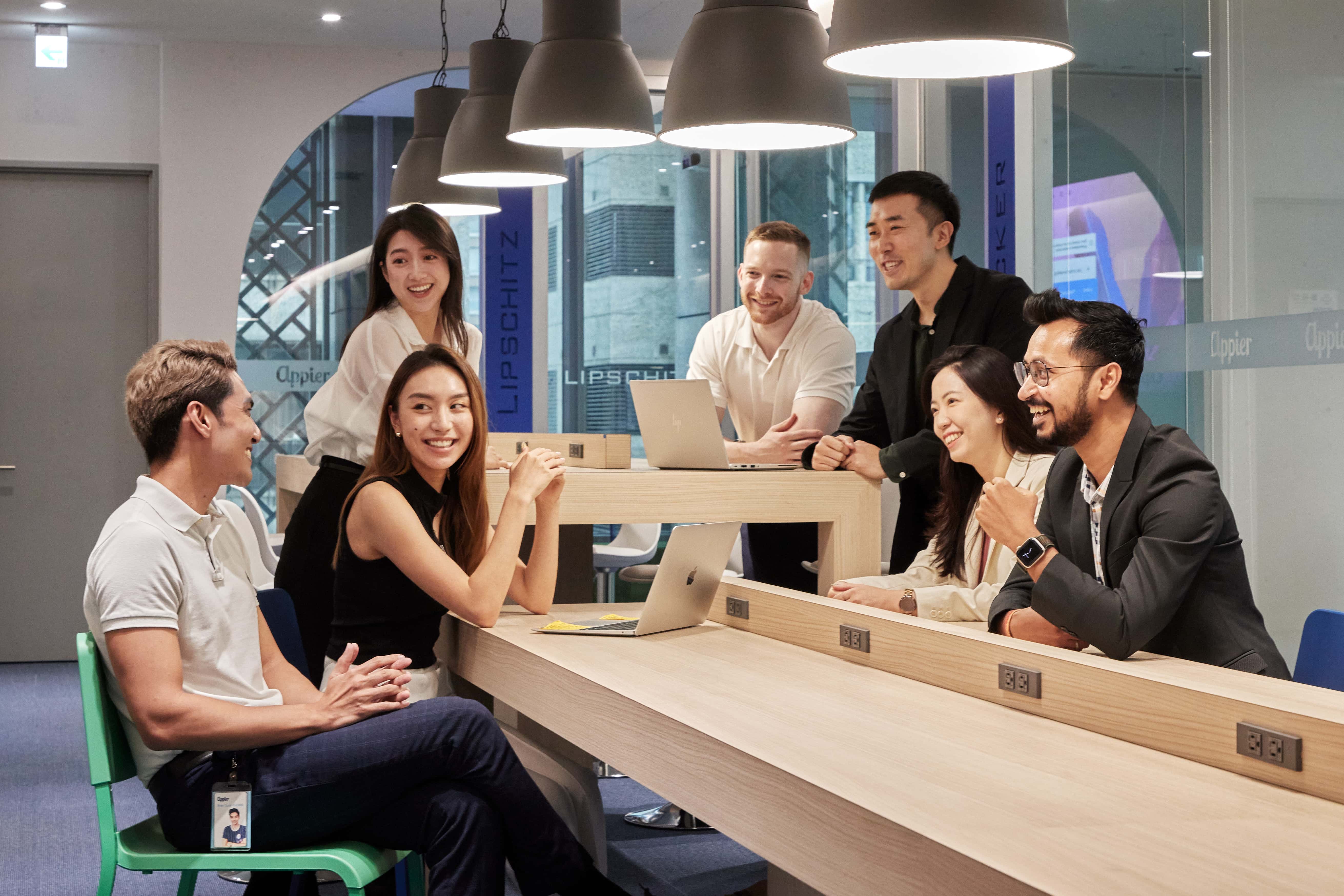 Appier workplace - Colleagues from different markets collaborate with each other_Small size